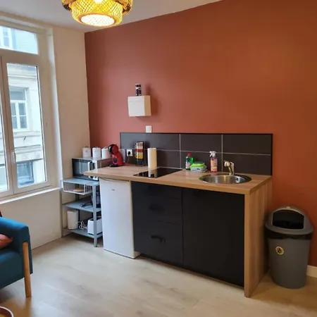 Deguise 8 Apartment *