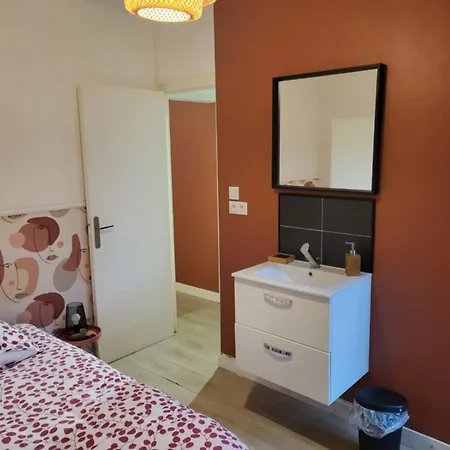 Apartment Deguise 8 *